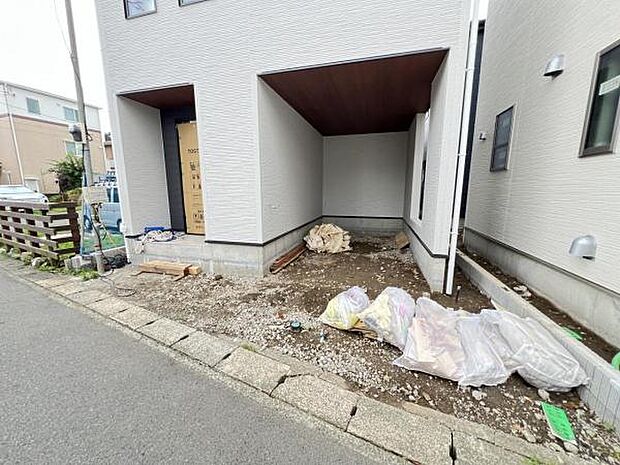 駐車場ももちろん完備しておりますのでお車所有の方にも心強いです。