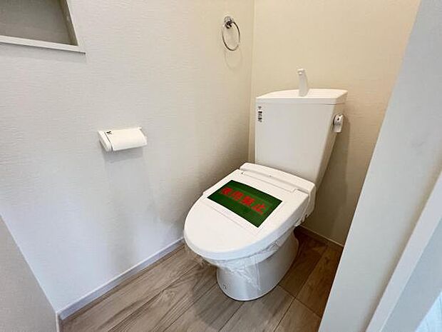 各階にトイレを設けており、ご家族が揃う時もゆとりをもってご利用いただけます。