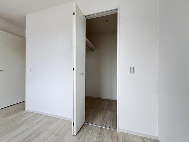 ウォークインクロゼットのある住まいで収納上手な生活を。