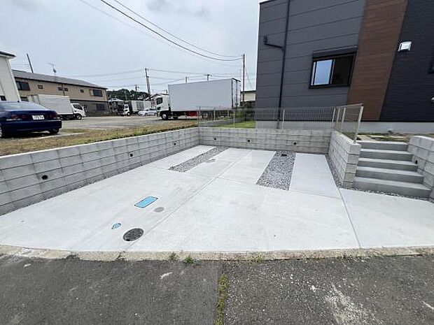 セカンドカーにも便利な駐車2台可能です。