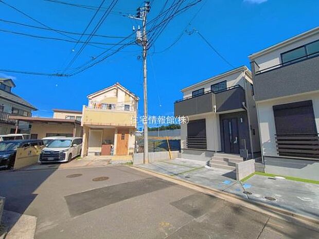 前面道路を含めた現地写真です。