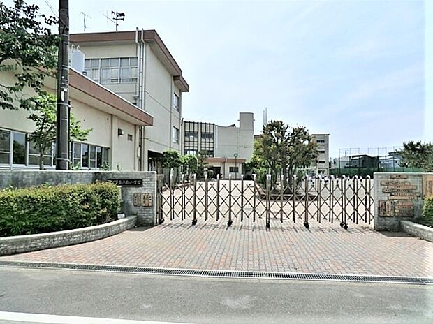 藤沢市立八松小学校まで約350m(徒歩5分)
