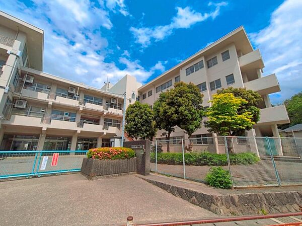鎌倉市立関谷小学校まで約550m（徒歩7分）