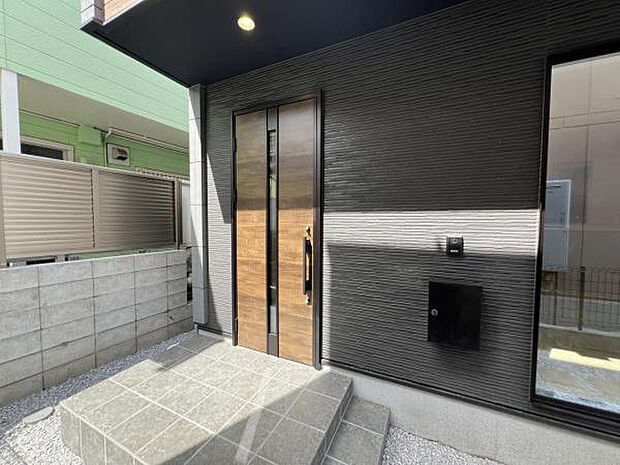綺麗で明るい玄関でお客様をお迎えいただけます。