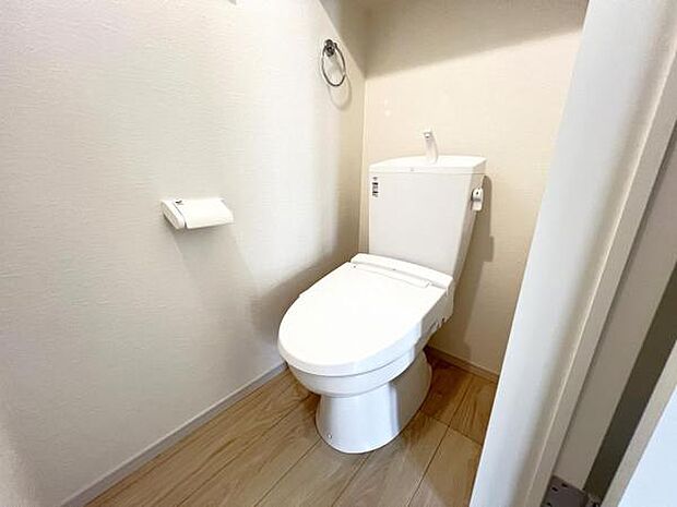 各階にトイレを設けており、ご家族が揃う時もゆとりをもってご利用いただけます。