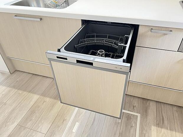機能性に優れ食器洗乾燥機付のシステムキッチンで忙しい家事をサポートします。