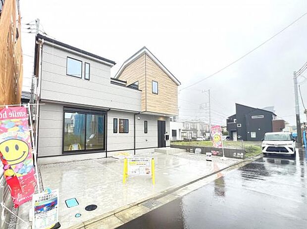 前面道路を含めた現地写真です。