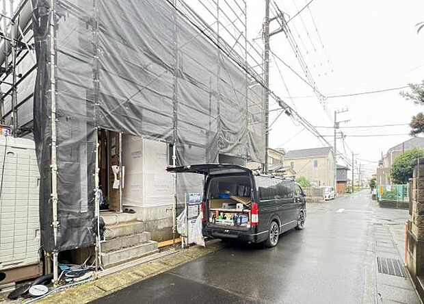 前面道路を含めた現地写真です。
