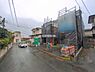 外観：前面道路を含めた現地写真です。