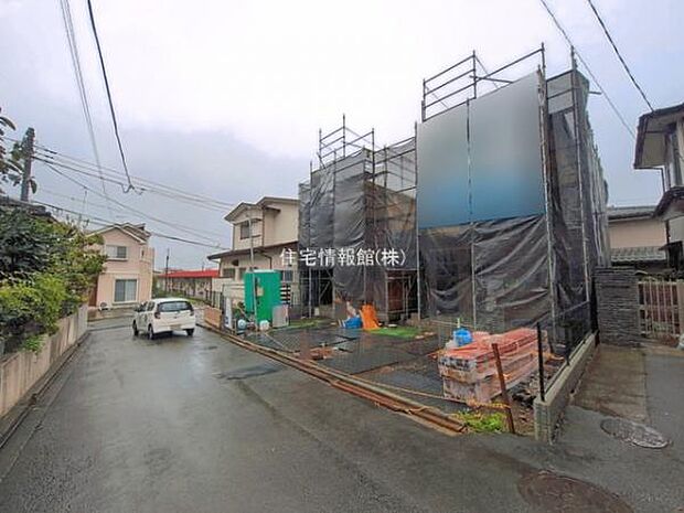 前面道路を含めた現地写真です。