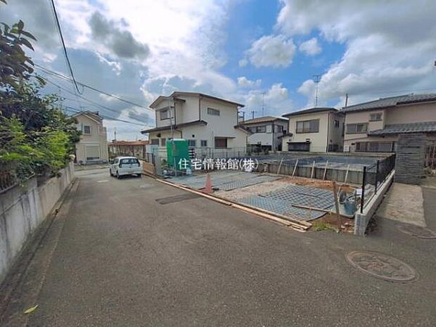 前面道路を含めた現地写真です。