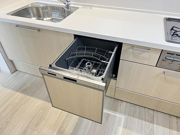 機能性に優れ食器洗乾燥機付のシステムキッチンで忙しい家事をサポートします。