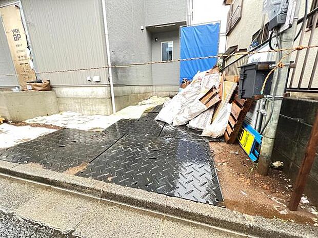 駐車場ももちろん完備しておりますのでお車所有の方にも心強いです。