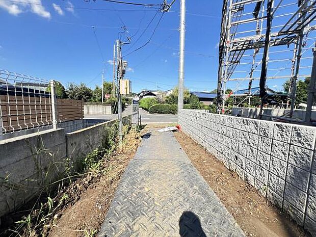 駐車場ももちろん完備しておりますのでお車所有の方にも心強いです。