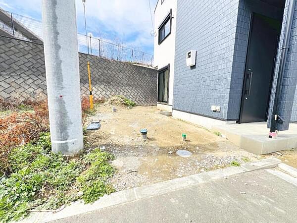 駐車場ももちろん完備しておりますのでお車所有の方にも心強いです。