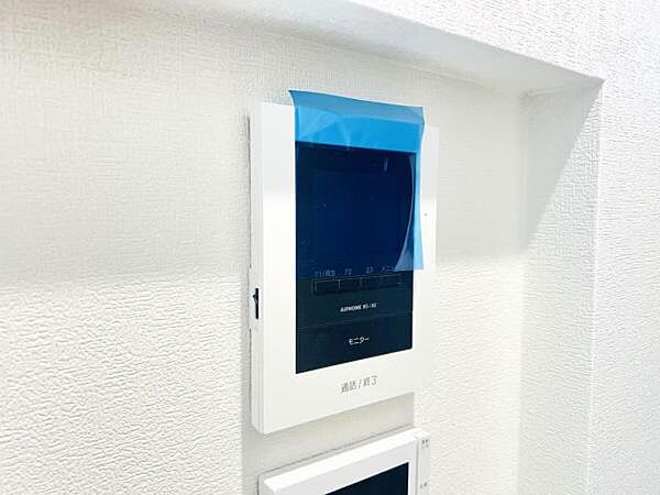訪問者を確認できるTVモニター付きインターフォンです。