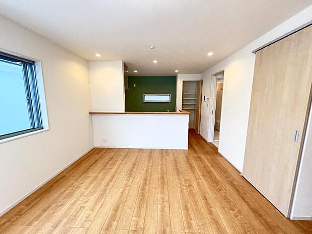 家族団らんの場所としてゆったりと居心地の良いリビングです。