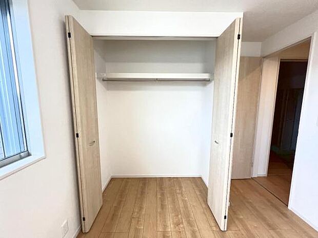 いつでもお部屋をスッキリお使い頂ける収納スペースを設置。