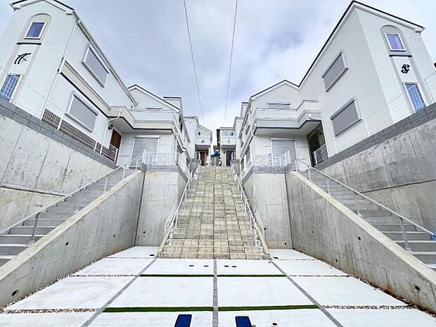 駐車場ももちろん完備しておりますのでお車所有の方にも心強いです。