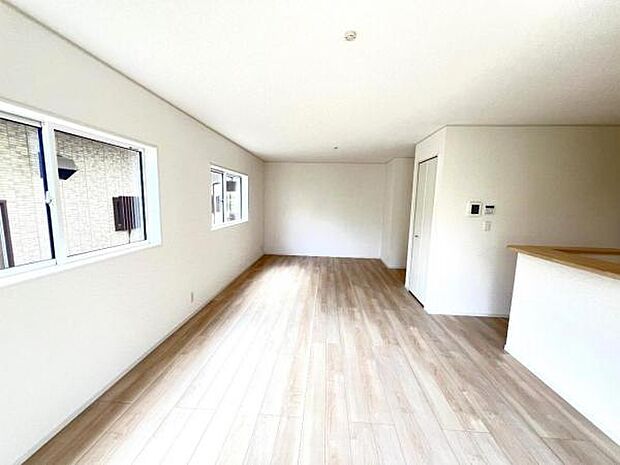 リビングダイニングになります。ご家族そろっての素敵な空間になりそうですね。