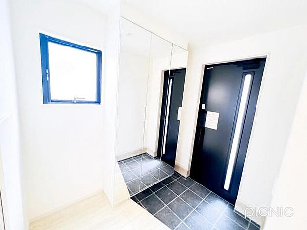 いつも気持ちよくご家族を迎えられる玄関です。