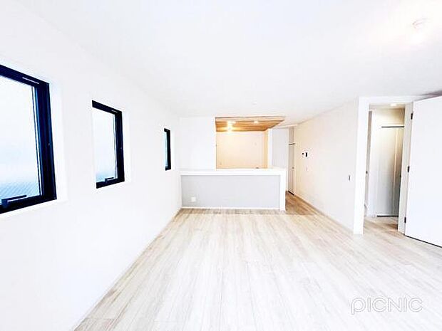 リビングダイニングになります。ご家族そろっての素敵な空間になりそうですね。