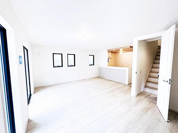 ご家族の温かい時間を演出するダイニングスペースです。