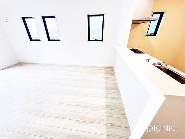 ご家族の温かい時間を演出するダイニングスペースです。