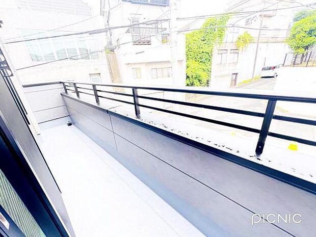 お洗濯ものを気持ち良く太陽の光で干せるのが嬉しいですね。