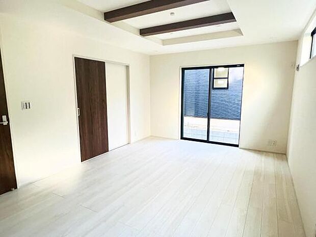 家族団らんの場所としてゆったりと居心地の良いリビングです。