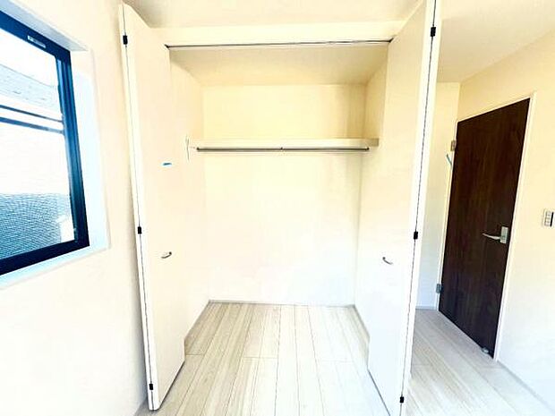 いつでもお部屋をスッキリお使い頂ける収納スペースを設置。