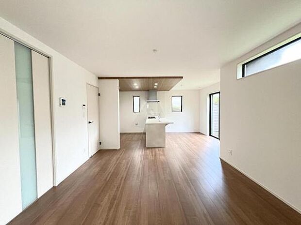 リビングダイニングになります。ご家族そろっての素敵な空間になりそうですね。