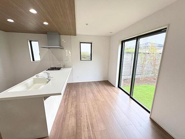 ご家族の温かい時間を演出するダイニングスペースです。