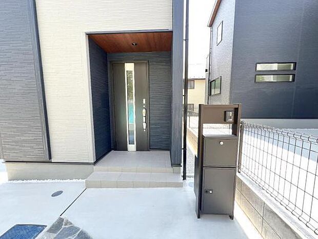 いつも気持ちよくご家族を迎えられる玄関です。