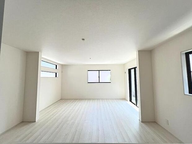 家族団らんの場所としてゆったりと居心地の良いリビングです。