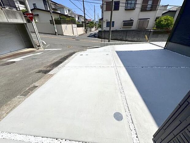 駐車場ももちろん完備しておりますのでお車所有の方にも心強いです。