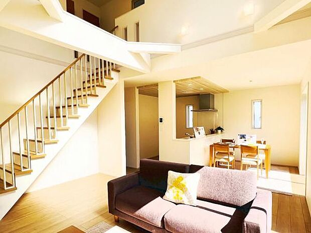 家族団らんの場所としてゆったりと居心地の良いリビングです。