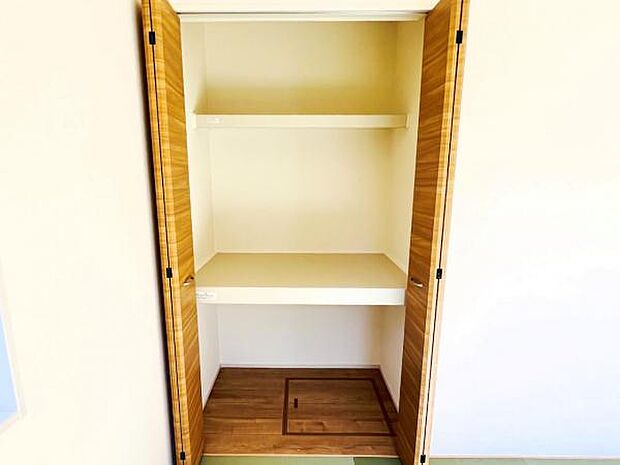 いつでもお部屋をスッキリお使い頂ける収納スペースを設置。