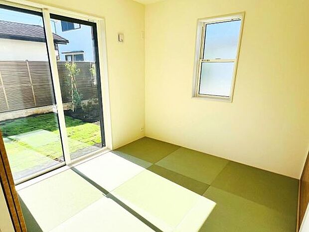 和室スペースです。畳のお部屋は寛げる空間ですね。