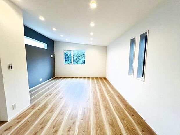 家族団らんの場所としてゆったりと居心地の良いリビングです。