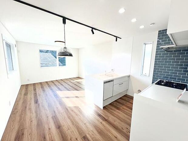 リビングダイニングになります。ご家族そろっての素敵な空間になりそうですね。