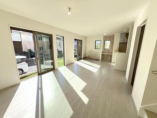 家族団らんの場所としてゆったりと居心地の良いリビングです。