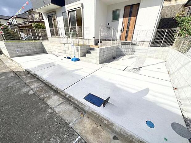 駐車場ももちろん完備しておりますのでお車所有の方にも心強いです。