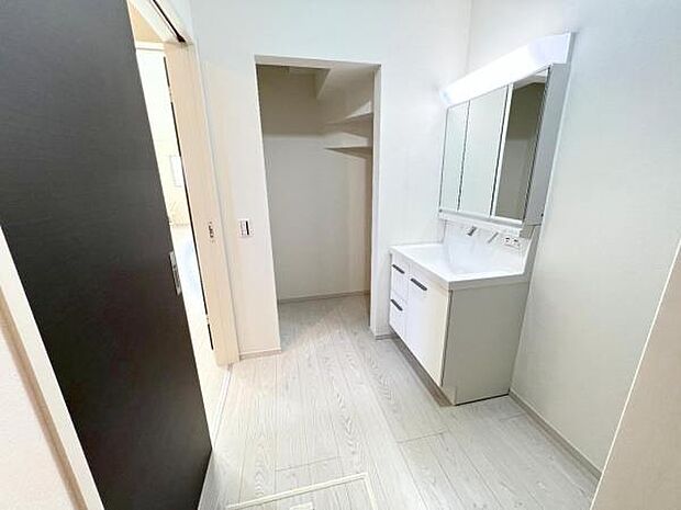 脱衣所は小さなお子様がいるご家庭にも重宝されます。