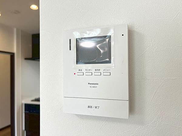 訪問者を確認できるTVモニター付きインターフォンです。