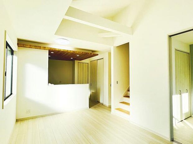 家族団らんの場所としてゆったりと居心地の良いリビングです。