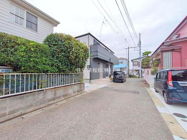 前面道路を含めた現地写真です。