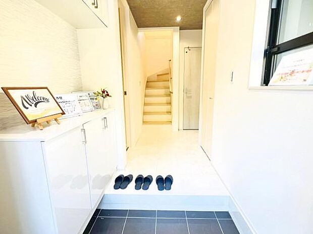 いつも気持ちよくご家族を迎えられる玄関です。