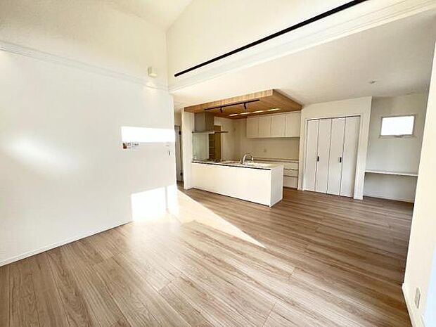 リビングダイニングになります。ご家族そろっての素敵な空間になりそうですね。