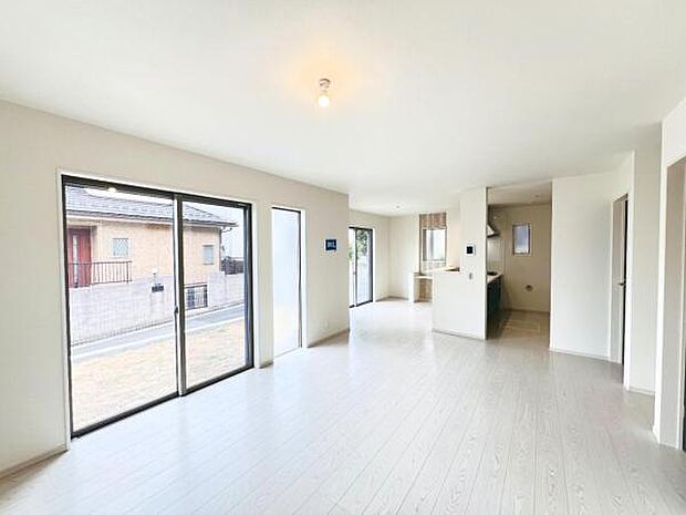 家族団らんの場所としてゆったりと居心地の良いリビングです。